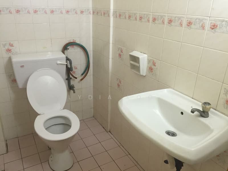Apartment for Rent at Subang Perdana Goodyear Court 8 - Lydia Loo - Bathroom - PropertyGuru.com.my