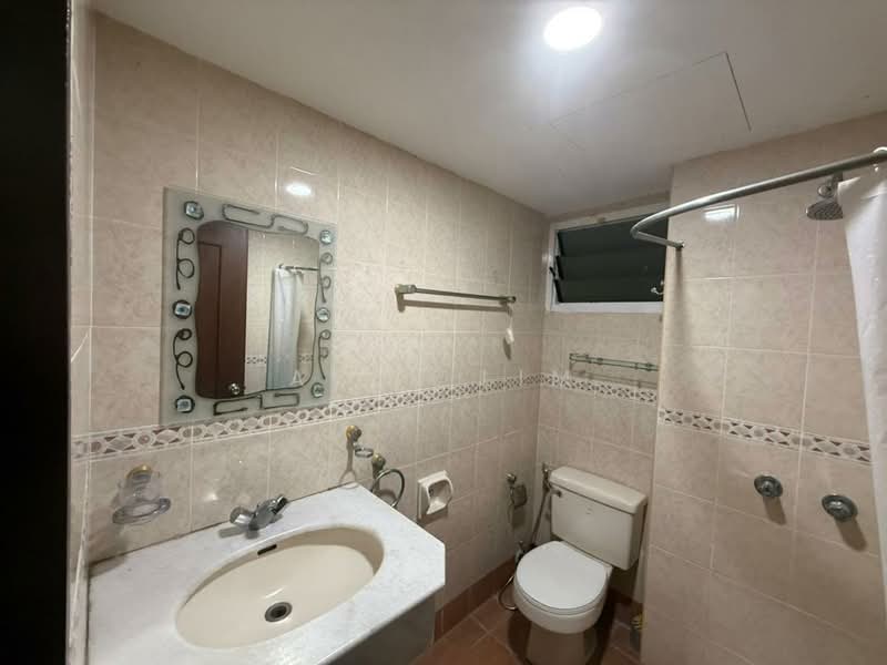 Kondominium untuk Disewa di Gurney Park Condominium - Alex Lim - Bathroom - PropertyGuru.com.my