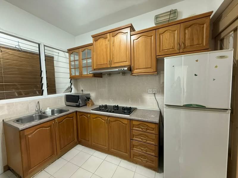 Kondominium untuk Disewa di Gurney Park Condominium - Alex Lim - Kitchen - PropertyGuru.com.my