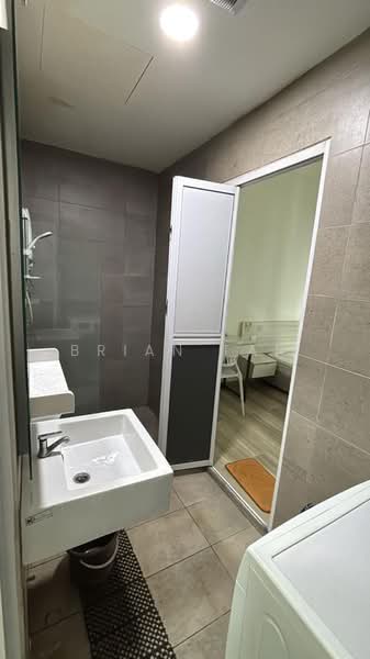 Servis Apartment untuk Disewa di Kenwingston Square Garden - Brian Tan - Bathroom - PropertyGuru.com.my