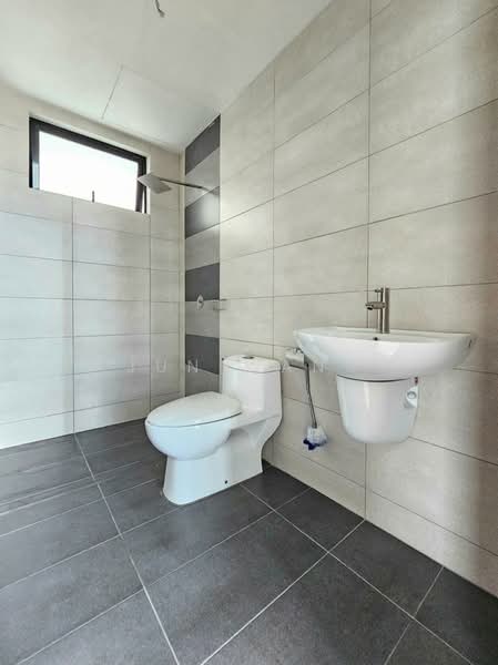 Servis Apartment untuk Dijual di Molek Regency - Jun Wang - Bathroom - PropertyGuru.com.my