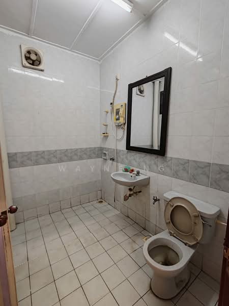 Rumah Teres 2 Tingkat untuk Dijual di Taman Pelangi Indah (Ulu Tiram) - Wayne Ng - Bathroom - PropertyGuru.com.my