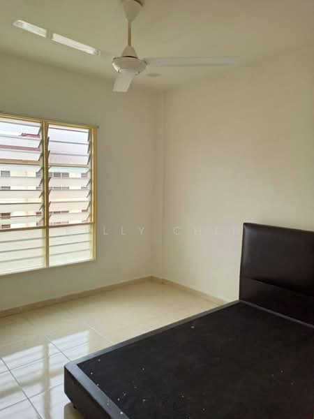 Rumah Flat untuk Disewa di Setia Indah Flat - Kelly Chen - Bedroom - PropertyGuru.com.my