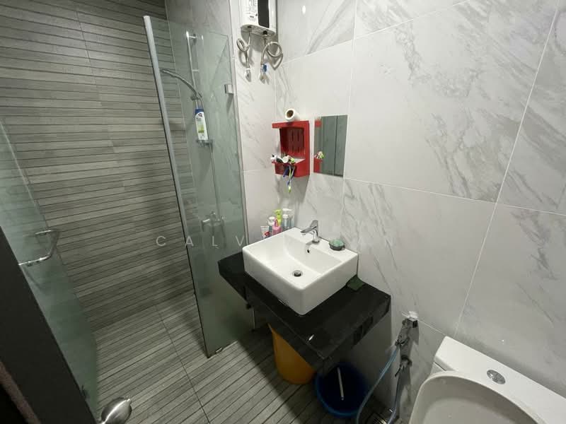 Servis Apartment untuk Dijual di Emporis - Calvin Tan - Bathroom - PropertyGuru.com.my