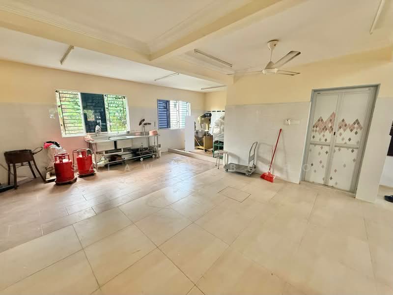 Semi-Detached House for Sale in Shah Alam (Selangor) - Salawati Busro - Kitchen - PropertyGuru.com.my