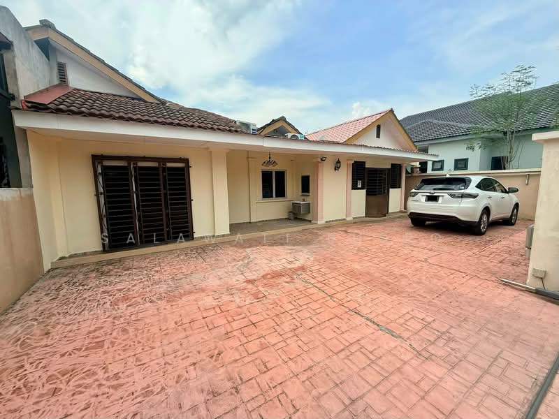 Semi-Detached House for Sale in Shah Alam (Selangor) - Salawati Busro - Exterior - PropertyGuru.com.my