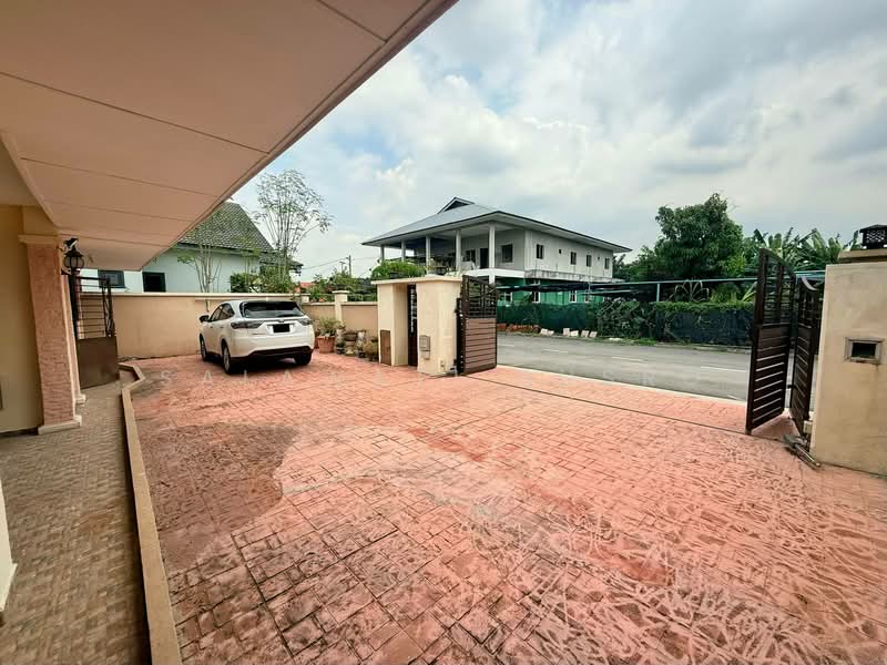 Semi-Detached House for Sale in Shah Alam (Selangor) - Salawati Busro - Exterior - PropertyGuru.com.my