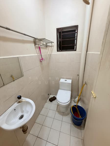 Semi-Detached House for Sale in Shah Alam (Selangor) - Salawati Busro - Bathroom - PropertyGuru.com.my