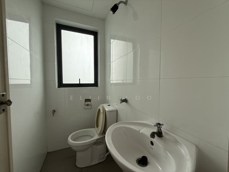 Apartment for Sale at Molek Pine 4 - Eliin Loo - Bathroom - PropertyGuru.com.my
