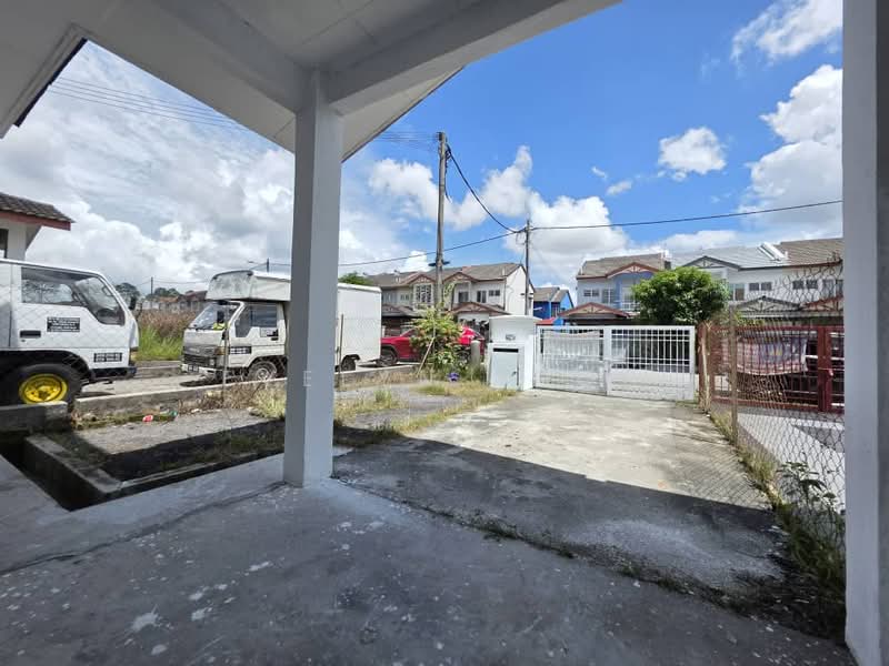 2-storey Terraced House for Sale in Alam Perdana (Puncak Alam) - Evelyn Khoo - Car Porch - PropertyGuru.com.my