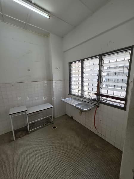 Rumah Flat untuk Disewa di Taman Sri Sinar - Raymond Siew - Kitchen - PropertyGuru.com.my