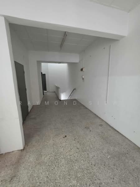 Rumah Flat untuk Disewa di Taman Sri Sinar - Raymond Siew - Corridor - PropertyGuru.com.my