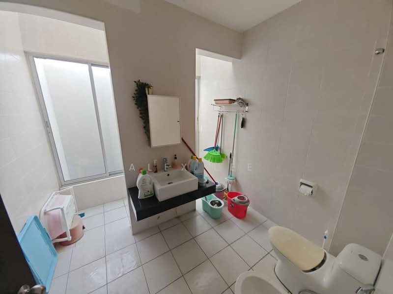 Rumah Banglo untuk Dijual di Anggun 2 Residence (Rawang) - Alex Lee - Bathroom - PropertyGuru.com.my
