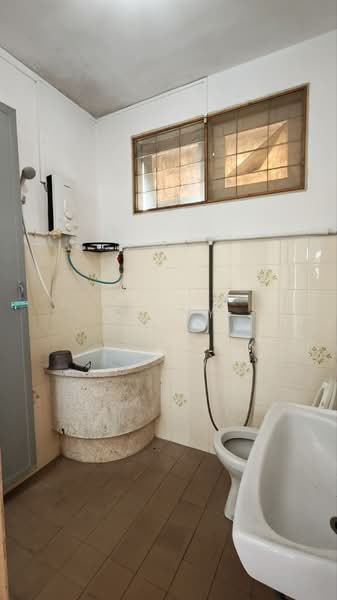 2-storey Terraced House for Sale in Ipoh Garden (Ipoh) - PENNY CHEN - Bathroom - PropertyGuru.com.my