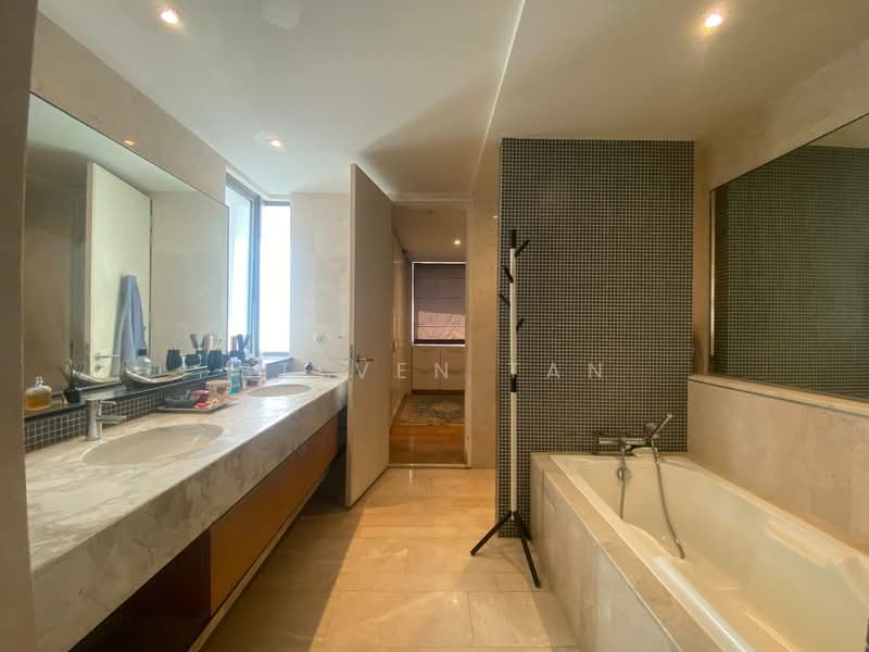 Kondominium untuk Dijual di 2 Hampshire - Steven Tan - Bathroom - PropertyGuru.com.my