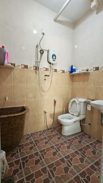 Rumah Teres 2 Tingkat untuk Dijual di Taman Ipoh Timur (Ipoh) - Marcus Seng - Bathroom - PropertyGuru.com.my