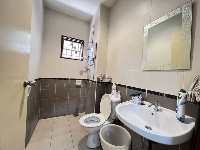 Semi-Detached House for Sale in Bandar Mahkota Cheras (Cheras) - Jeffrey Pang - Bathroom - PropertyGuru.com.my