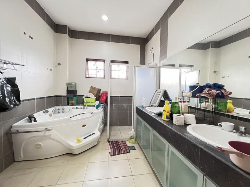 Semi-Detached House for Sale in Bandar Mahkota Cheras (Cheras) - Jeffrey Pang - Bathroom - PropertyGuru.com.my