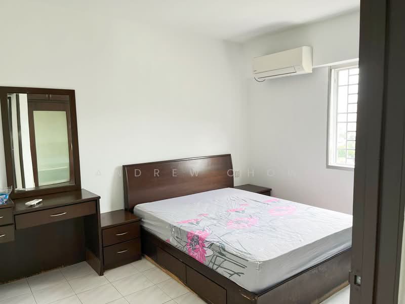 Pangsapuri untuk Disewa di Taman Pekaka Block 31 - Andrew Chow - Bedroom - PropertyGuru.com.my