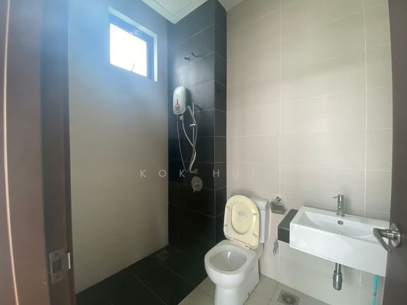 Semi-Detached House for Sale in Bandar Baru Permas Jaya (Permas Jaya) - Kok Hui - Bathroom - PropertyGuru.com.my