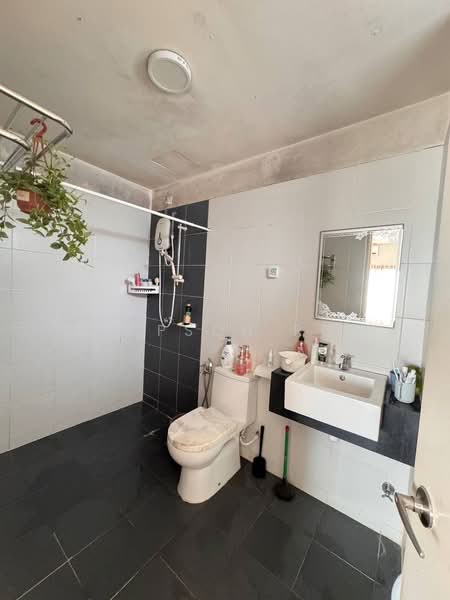 Apartment for Sale at Idaman Residence - Simpson Poh - Bathroom - PropertyGuru.com.my