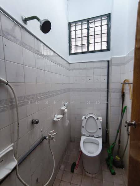 Rumah Teres 1.5 Tingkat untuk Disewa di Taman Molek (Johor Bahru) - Joseph Goh - Bathroom - PropertyGuru.com.my