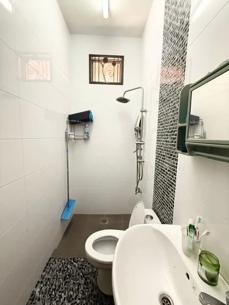 Rumah Berkembar untuk Dijual di Johor Bahru (Johor) - Simpson Poh - Bathroom - PropertyGuru.com.my