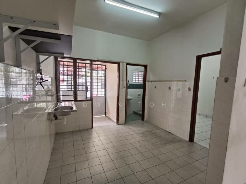 2-storey Terraced House for Sale in Permas Jaya (Johor) - Edwin Toh - Kitchen - PropertyGuru.com.my
