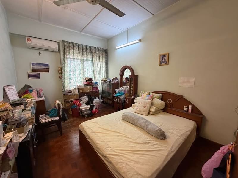 Rumah Teres 2 Tingkat untuk Dijual di Taman Overseas Union (Taman Oug) (Jalan Klang Lama (Old Klang Road)) - Jocelyn Soo - Bedroom - PropertyGuru.com.my