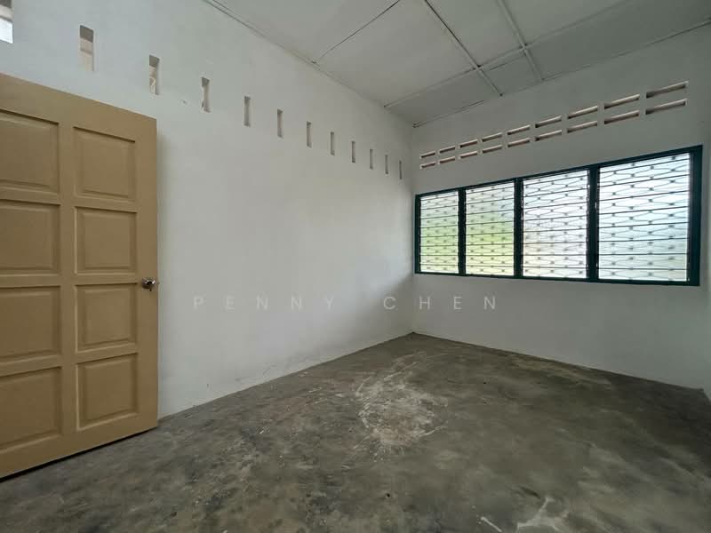 1-storey Terraced House for Sale in Gunung Rapat (Ipoh) - PENNY CHEN - Bedroom - PropertyGuru.com.my