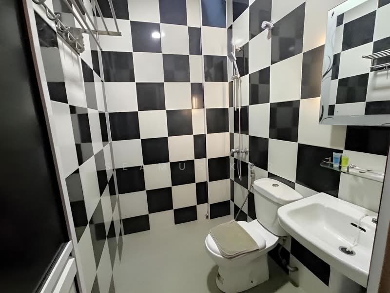 Hotel / Resort for Rent in Klebang Besar (Klebang) - Seamus Kor Kor - Bathroom - PropertyGuru.com.my