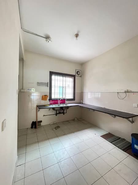 Rumah Teres 2 Tingkat untuk Disewa di Taman Mount Austin (Tebrau) - Rain Ng - Kitchen - PropertyGuru.com.my