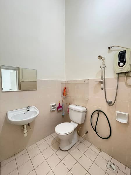 Rumah Teres 2 Tingkat untuk Disewa di Taman Mount Austin (Tebrau) - Rain Ng - Bathroom - PropertyGuru.com.my