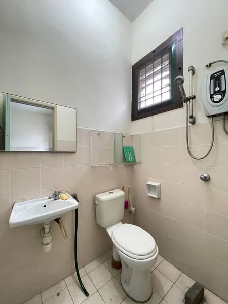 Rumah Teres 2 Tingkat untuk Disewa di Taman Mount Austin (Tebrau) - Rain Ng - Bathroom - PropertyGuru.com.my