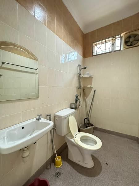 Rumah Berkembar untuk Dijual di Taman Berjaya (Alor Setar) - Ryan Ooi - Bathroom - PropertyGuru.com.my
