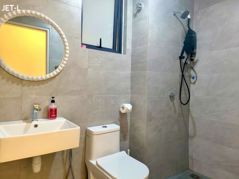 Service Residence for Sale at SUNSURIA FORUM SERVICED APARTMENT - Loke . - Bathroom - PropertyGuru.com.my