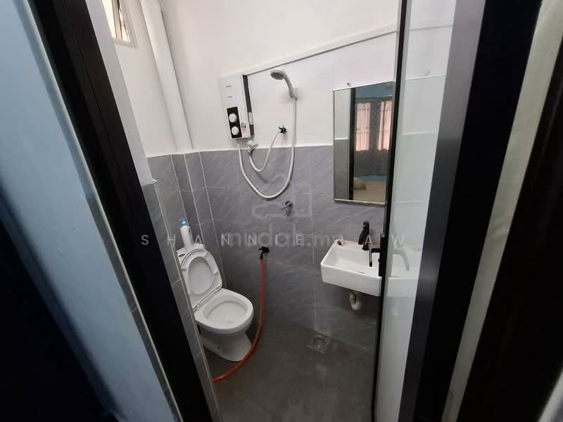 Apartment for Sale at Kedidi Apartment - Shannie Law - Bathroom - PropertyGuru.com.my