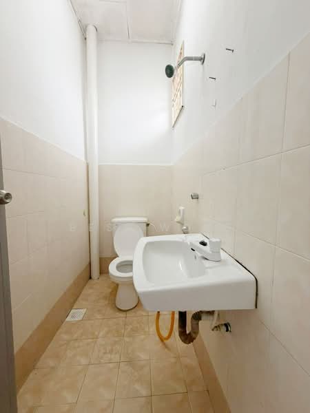1.5-storey Terraced House for Sale in Ulu Tiram (Johor) - Bess Wong - Bathroom - PropertyGuru.com.my