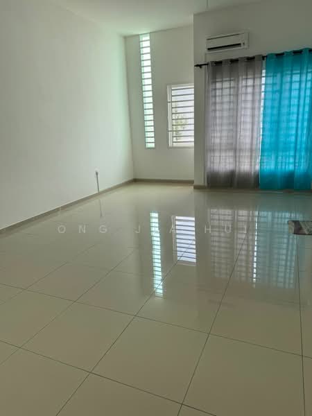 Rumah Teres 2 Tingkat untuk Disewa di Bandar Sri Sendayan (Negeri Sembilan) - Ong Jia Hui - Living Room - PropertyGuru.com.my