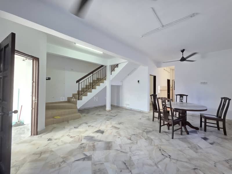 Rumah Teres 2 Tingkat untuk Dijual di Alam Perdana (Puncak Alam) - Danny Wong - Living Room - PropertyGuru.com.my