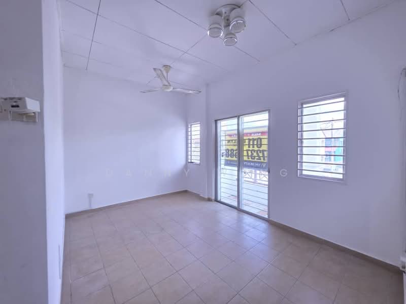 Rumah Teres 2 Tingkat untuk Dijual di Alam Perdana (Puncak Alam) - Danny Wong - Living Room - PropertyGuru.com.my