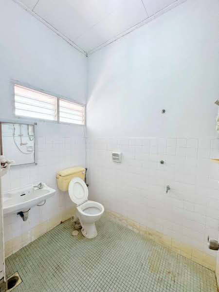 2-storey Terraced House for Sale in Taman Pelangi (Johor Bahru) - Joan Sin - Bathroom - PropertyGuru.com.my