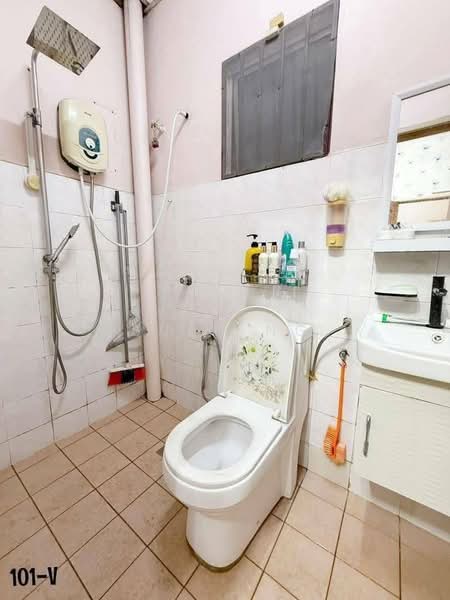 Rumah Teres 2 Tingkat untuk Dijual di Taman Teluk Gedung Indah (Klang) - Suen Ng - Bathroom - PropertyGuru.com.my