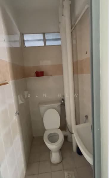 Pangsapuri untuk Dijual di Sinar Bukit Dumbar - Ben Hew - Bathroom - PropertyGuru.com.my