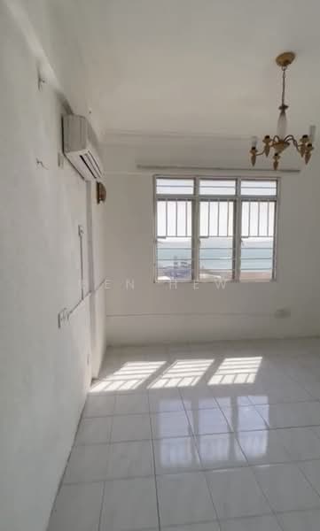 Pangsapuri untuk Dijual di Sinar Bukit Dumbar - Ben Hew - Living Room - PropertyGuru.com.my