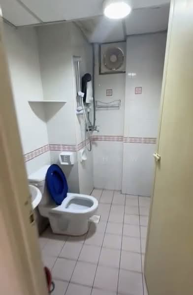 Kondominium untuk Disewa di Villa Emas - Ben Hew - Bathroom - PropertyGuru.com.my