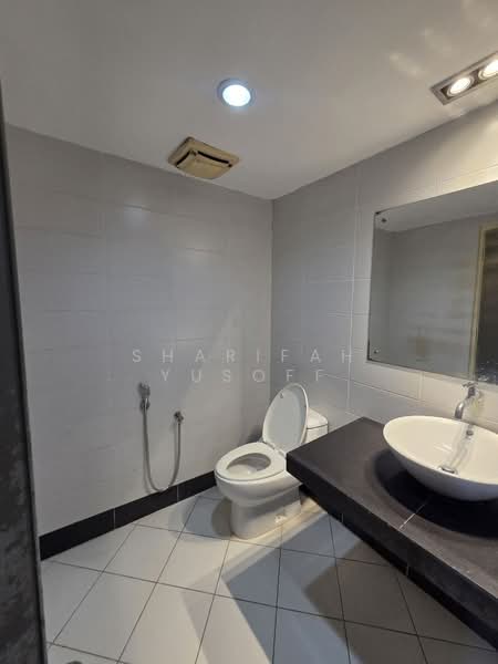 Kondominium untuk Dijual di Sri Alam Condominium - Sharifah Yusoff - Bathroom - PropertyGuru.com.my