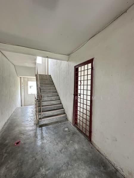 Apartment for Sale at Pangsapuri Seri Mesra - Hairul Ramli - Corridor - PropertyGuru.com.my