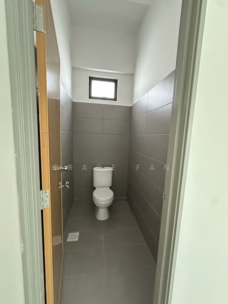 Pejabat untuk Disewa di Taman Kluang Perdana (Kluang) - Grace Fan - Bathroom - PropertyGuru.com.my