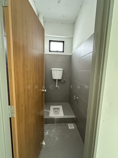 Pejabat untuk Disewa di Taman Kluang Perdana (Kluang) - Grace Fan - Bathroom - PropertyGuru.com.my